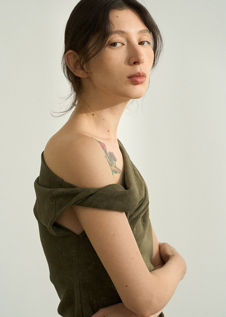 Asymmetrical Top in Moss