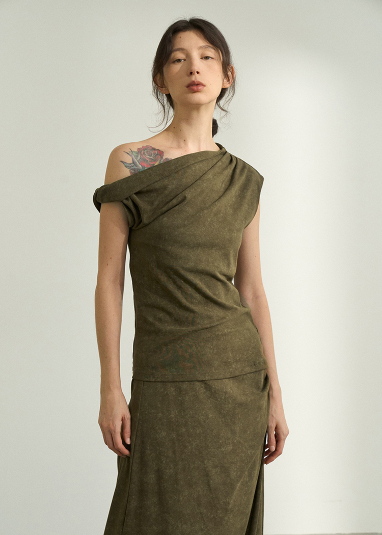 Asymmetrical Top in Moss