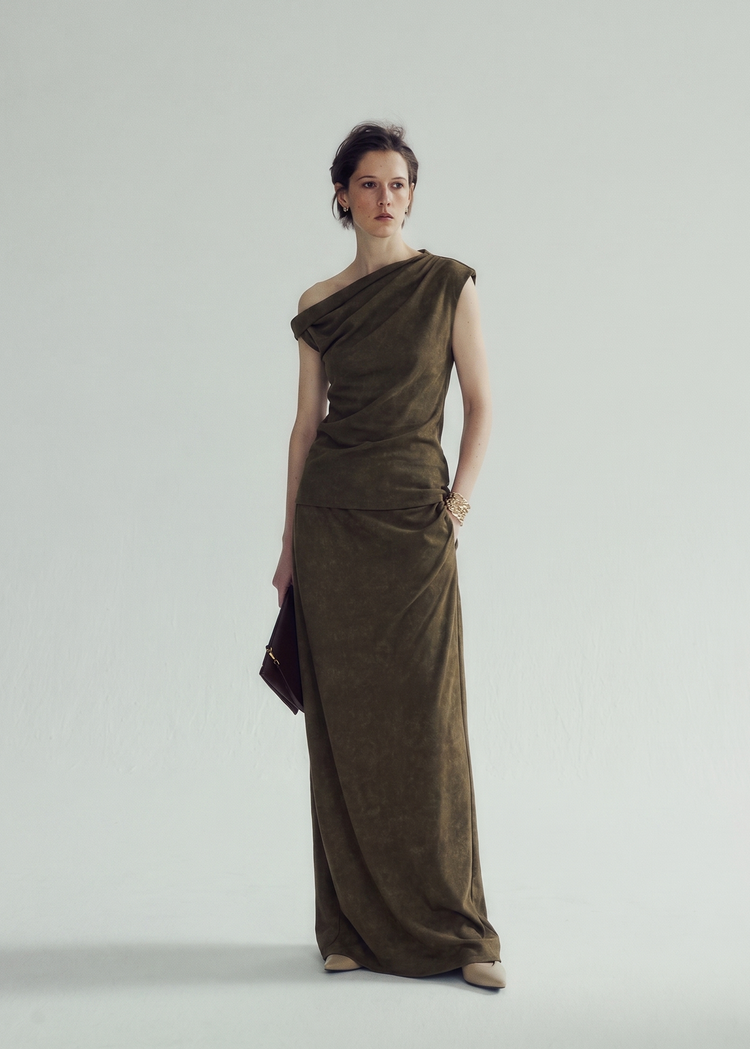 Asymmetrical Top in Moss