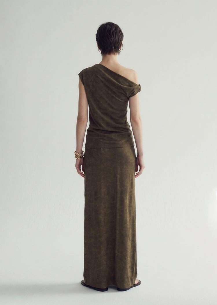 Asymmetrical Top in Moss