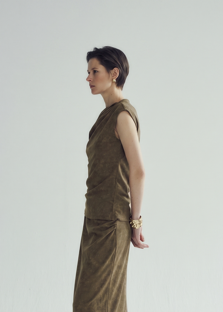 Asymmetrical Top in Moss