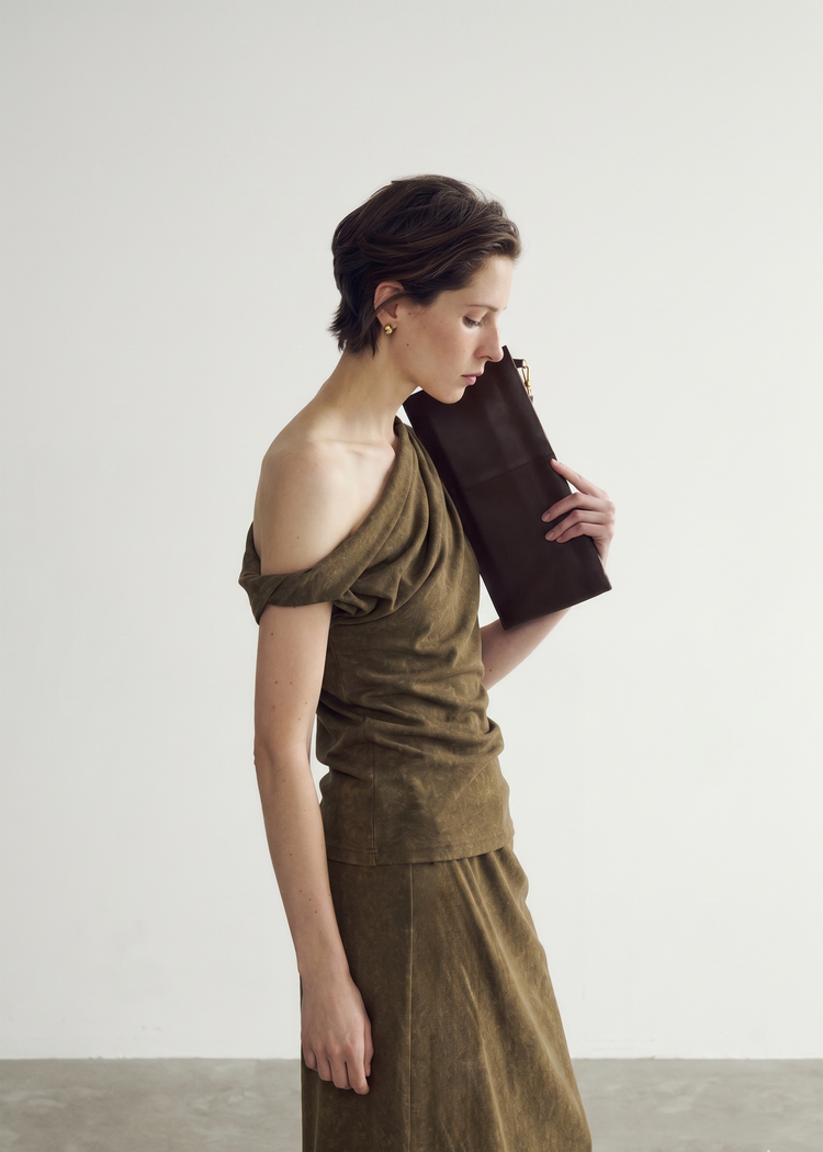 Asymmetrical Top in Moss