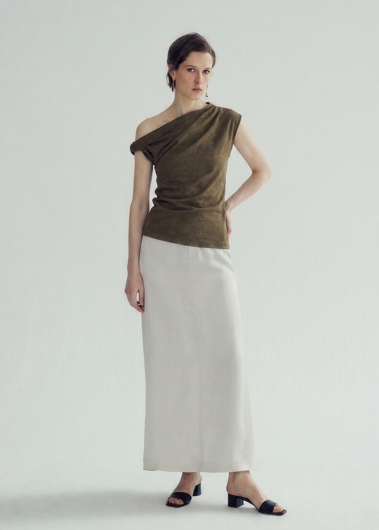Asymmetrical Top in Moss