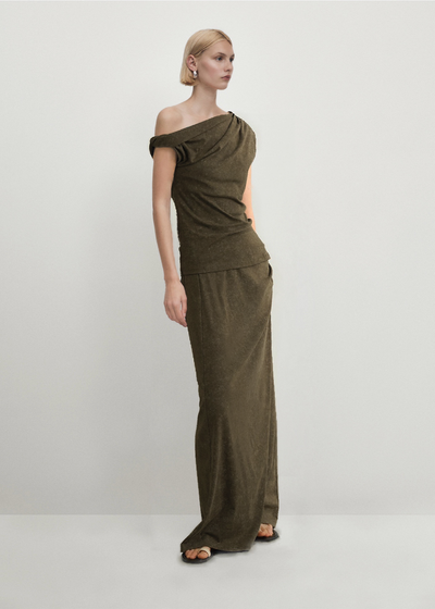 Asymmetrical Top in Moss